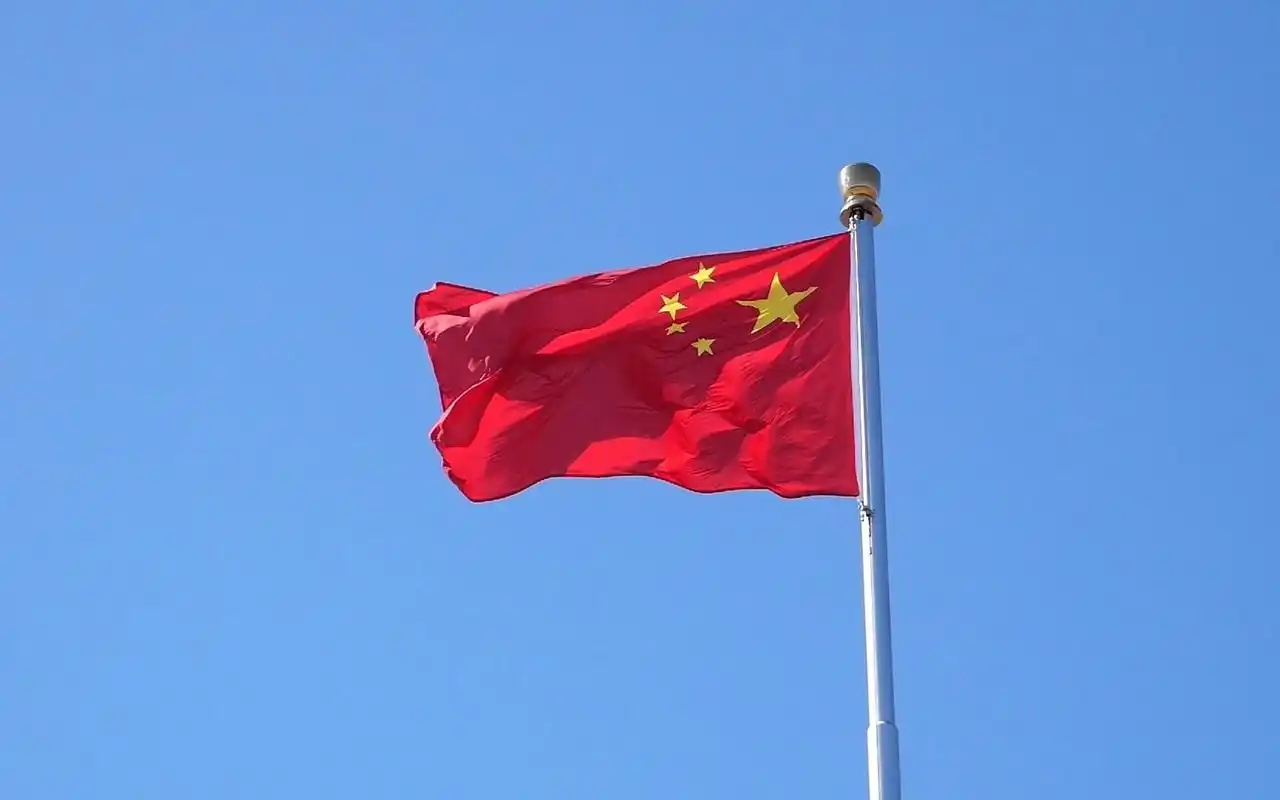 无水印五星红旗飘扬素材