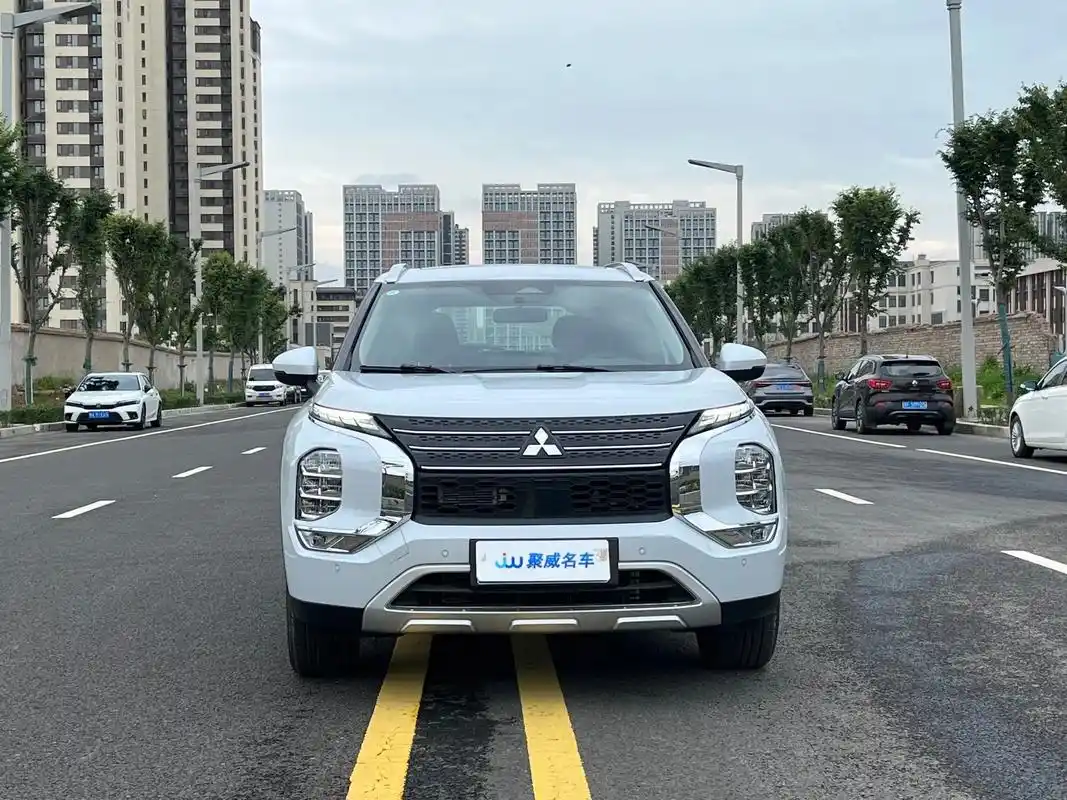 三菱欧蓝德.新到2023款 23年上牌欧蓝德 1.5t cv - 抖音