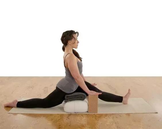 瑜伽教练培训之神猴式的进阶练习