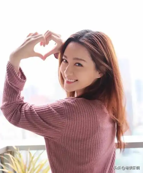 汤镇宗的女儿汤洛雯性感写真