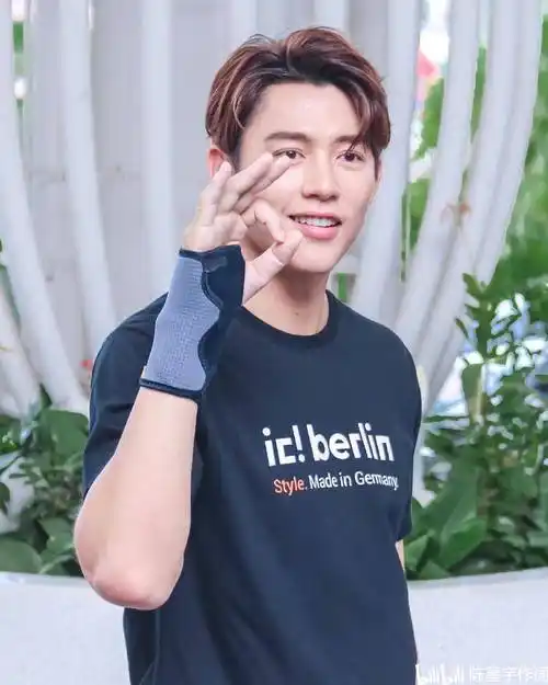 原创泰国明星markprin杂志展妖娆柔情泰剧日影之下直到我们彼此相爱