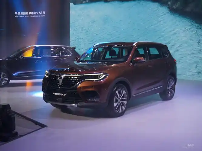 油耗平均一公里6毛左右中华h530是华晨中华品牌的一款全新的紧凑车型