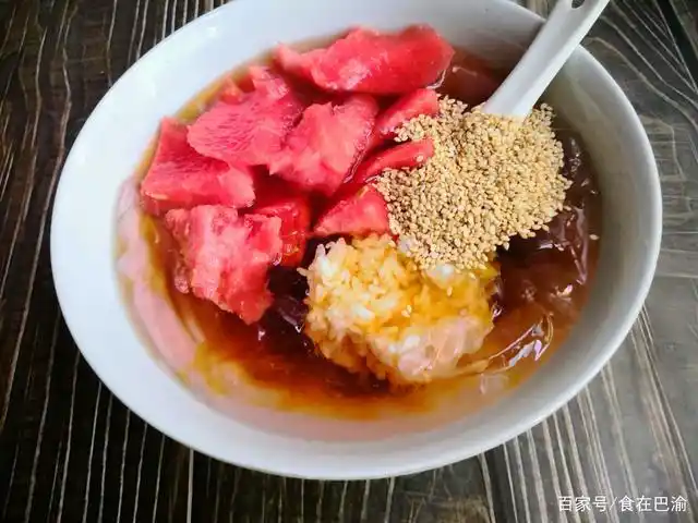 炎炎三伏天,做1份西瓜冰粉,记得添加这食材,冰爽清凉一夏天
