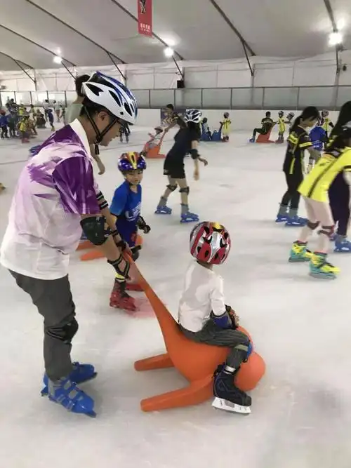 9体验户外打冰球,花样滑冰,国家级教练1对1,0基础秒变溜冰达人!