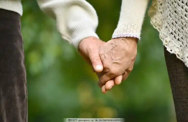 牵手.jpg