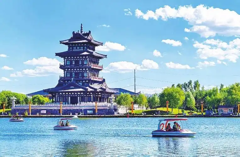 银凤湖公园以其广阔的占地面积,丰富的自然景观和人文景点,成为市民