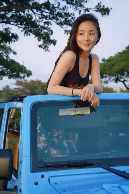 刘梦珂夏威夷之行演绎海风味浪漫夏日