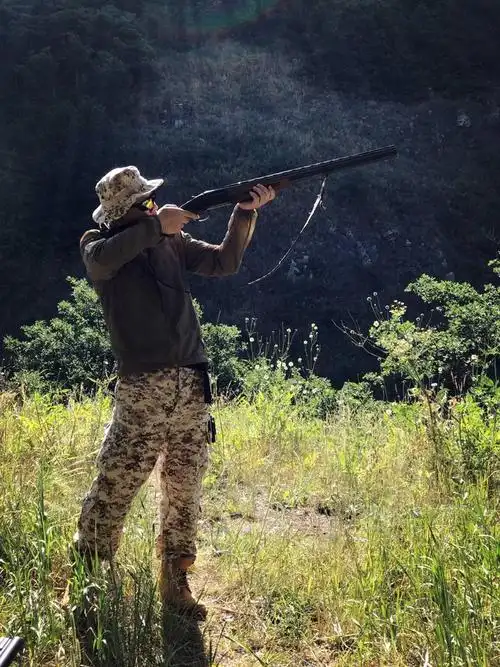 的家乡亚美尼亚,并热情的邀请我去他的家乡,还告诉我可以带我去打猎