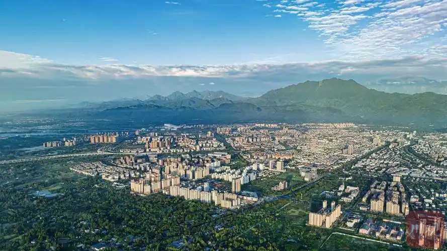 c视觉航拍四川79暴雨过后的都江堰日出云海美景如画