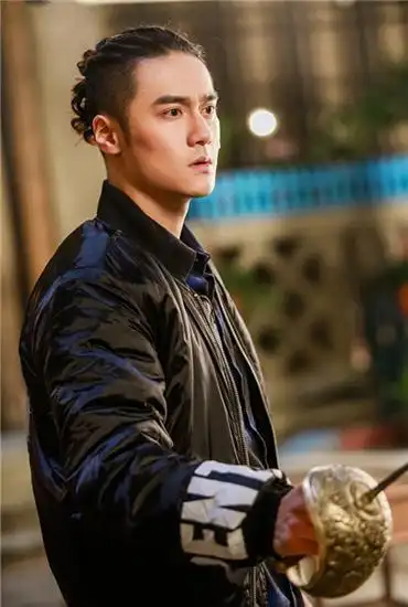 蒋劲夫剧照 由90后硬汉小生蒋劲夫领衔主演的国内首部击剑题材电视剧