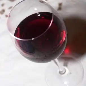 研究称睡前一杯酒或助催眠 但睡眠质量将打折扣(图)