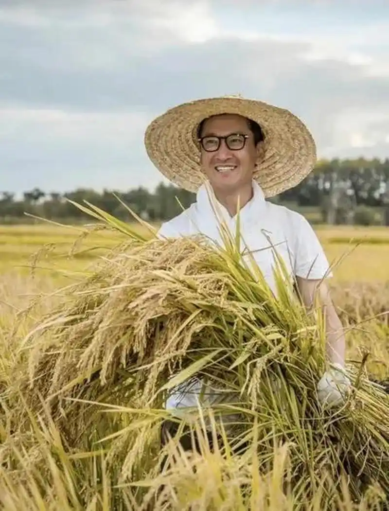 "周杰豪情万丈地回答说:"我觉得很有成就感啊.