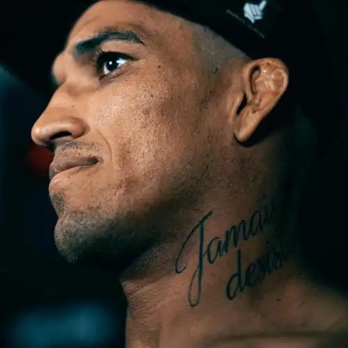 ufc轻量级世界冠军奥利维拉的纹身