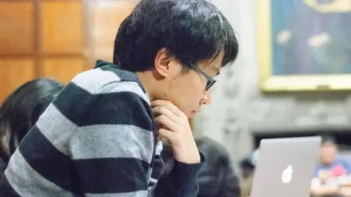 今年秋天,芝大的管理人员还计划向在北京芝加哥大学中心工作的范轶然