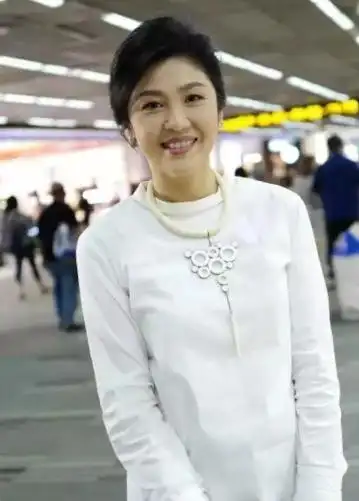 原创泰国前总理英拉年轻时能有多惊艳参加选美比赛直接夺冠这才是气质