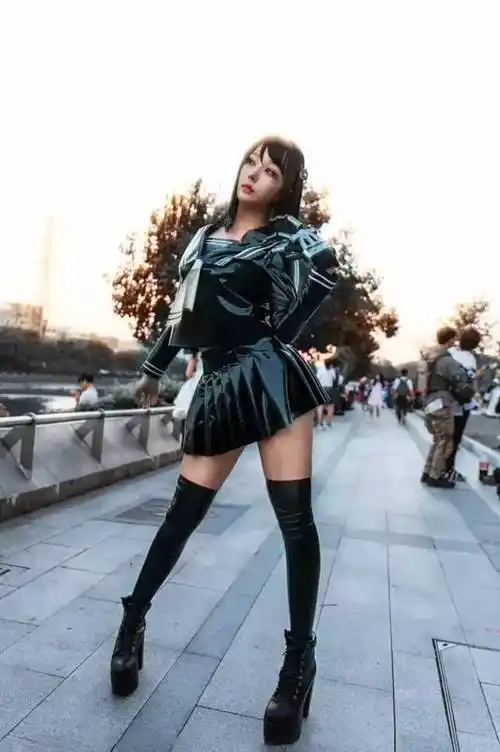 超精致cosplay给大家带来一对皮衣女神,皮衣下的绝美