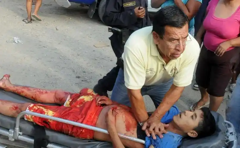 13人当场死亡,其余7人受伤送往医院.(afp/getty imag