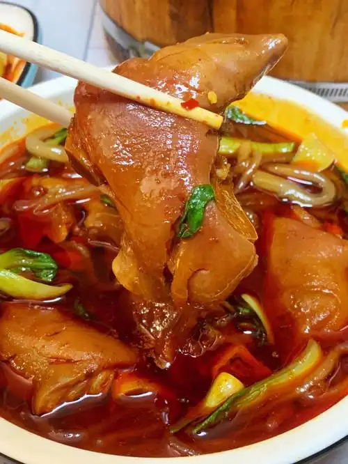 青岛巨好吃猪蹄粉01人均50吃遍川菜馆