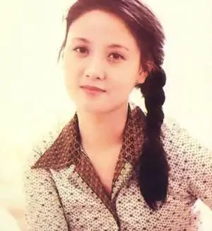 张国立两任妻子,一个至今不嫁,一个至今未育