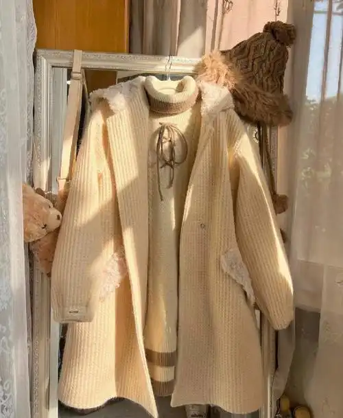 米杏色的大衣真的好温柔,一整个最近爱了.