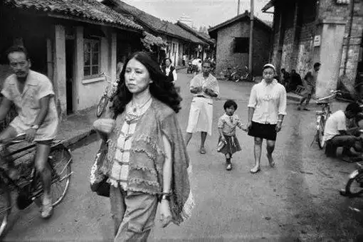 女作家三毛的一生是怎样的三毛是怎么死的