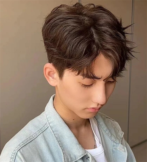 三七微分纹理烫,区别于传统的烫发,让头发更有空间感,更加自然的纹理