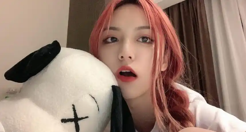 然而人红是非多,刀小刀继先前被曝光真实身材,遭到不