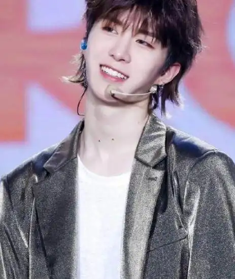 范丞丞的外号是福西西,这个外号来得特别有爱,是粉丝们根据范丞丞的