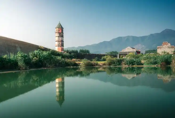 临贺故城文笔塔位于贺州市八步区贺街镇始建于西汉元鼎六年即公元前