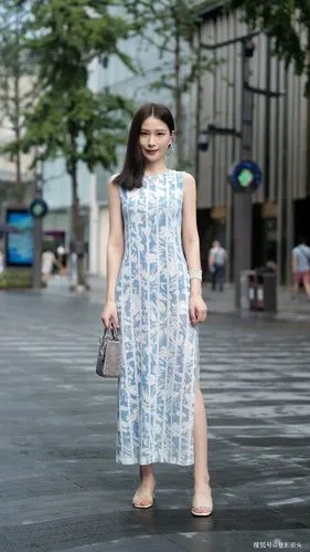 这些美女选择连衣裙,清凉舒适,气质优雅迷人_手机搜狐网