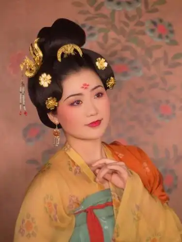 花木兰妆容"丑的离奇"?"花钿额黄妆"明明可以美得惊艳!