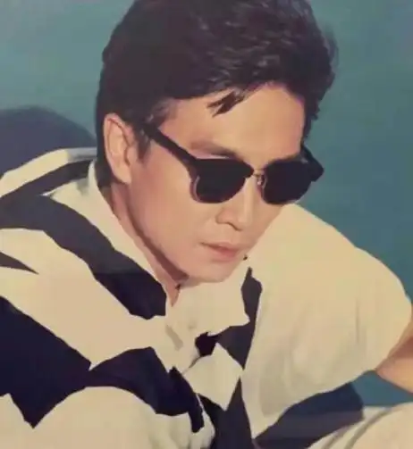 "神侯"刘松仁:提携红姑,娶小20岁娇妻成丁克,今70岁被传中风