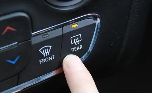 车上除雾的是哪个开关?