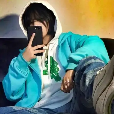 微丧但不失霸气的男生真人头像