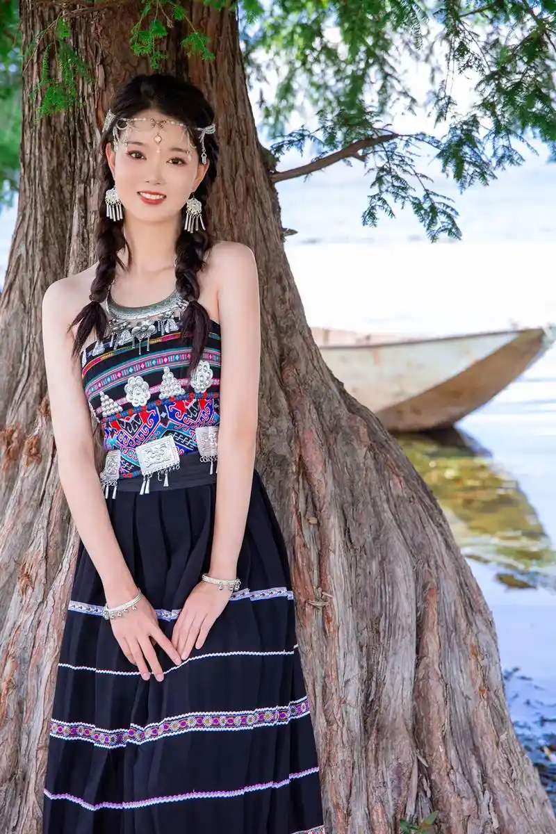 总要去当一次哈尼族公主吧94#哈尼 #哈尼族姑娘 #哈尼族服 - 抖音