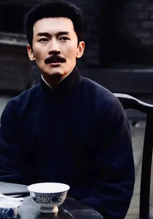 觉醒年代这两集鲁迅4个出场情景非常普通但让人深深震撼