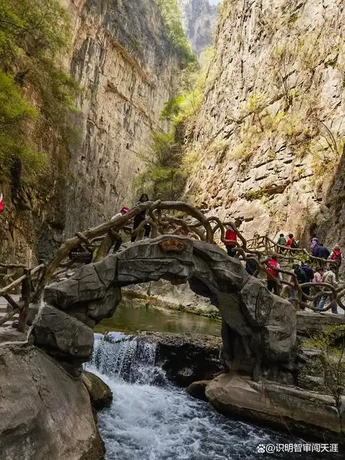山西长治八泉峡,5 a景区,面积24平方公里,峡长11公里,峡内山峰重峦