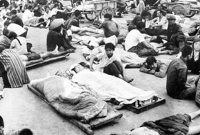 (唐山地震给许多家庭以重创.