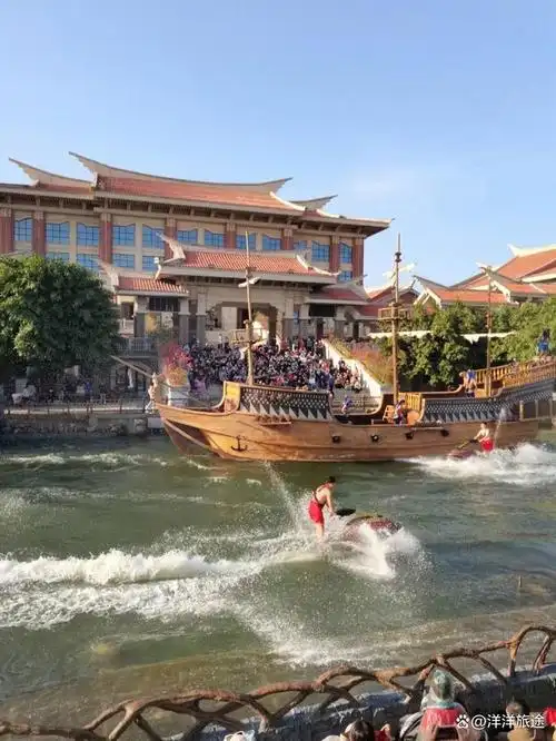 福建省厦门市老院子景区是一处集文化,艺术,旅游于一体的综合景区.