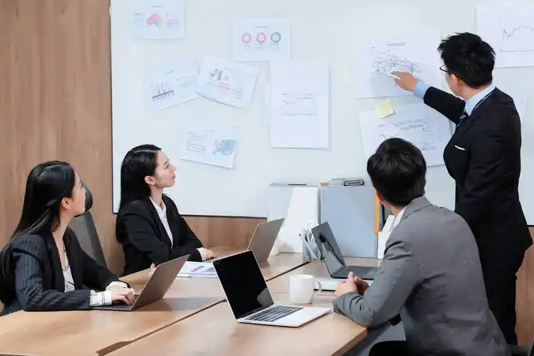 国外办公室会议图片3,办公室正在开会会议图片2,办公室会议场景图片1