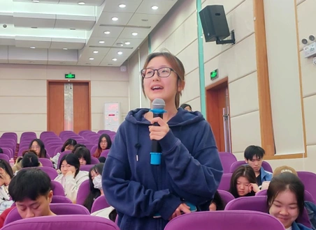 67用影像讲故事纪录片导演进课堂