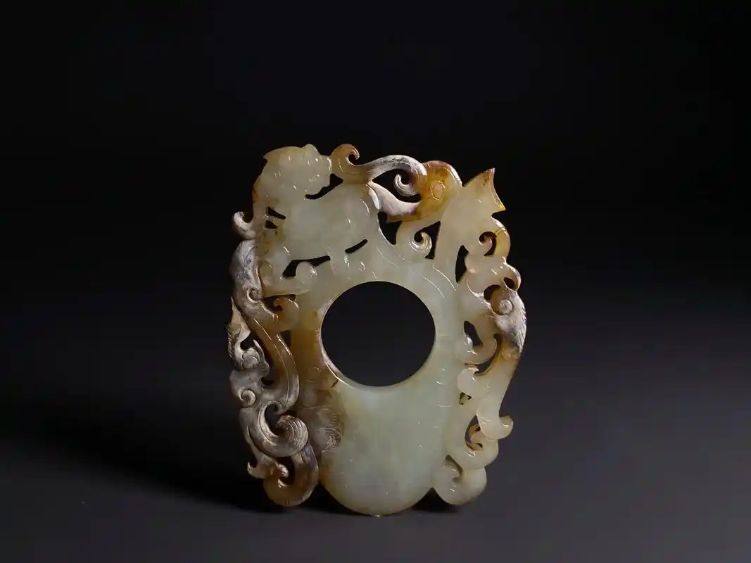 龙凤鸡心佩.#高古玉千年之美 #玉文化 #战汉古玉 #和田玉 - 抖音