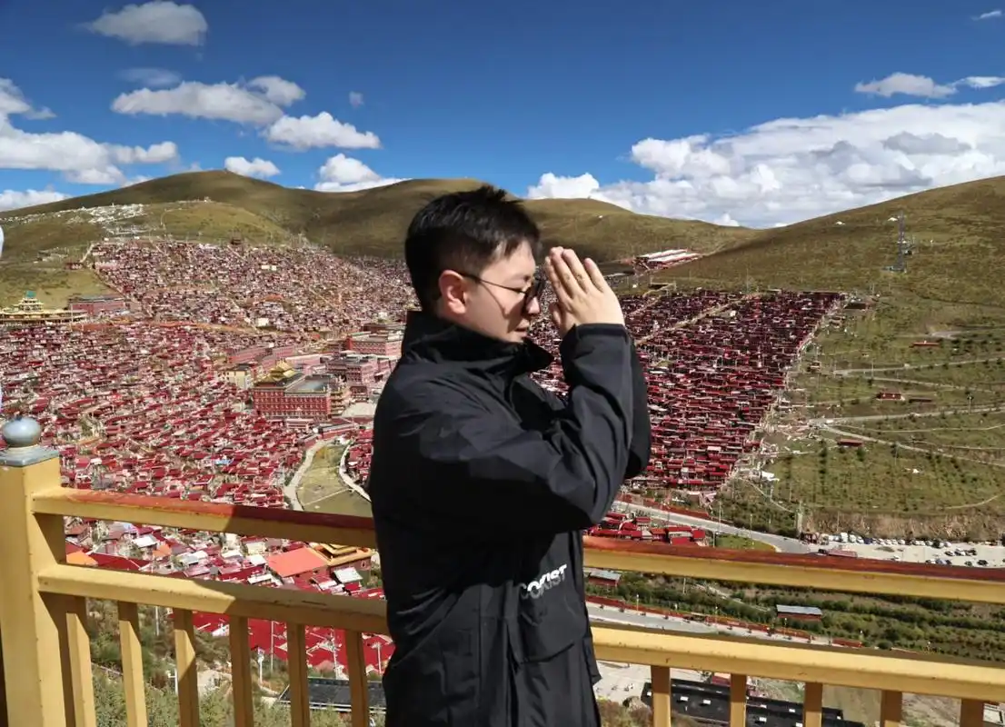 色达喇荣五明佛学院就是大家平时所说的色达佛学院,目前是需要提前