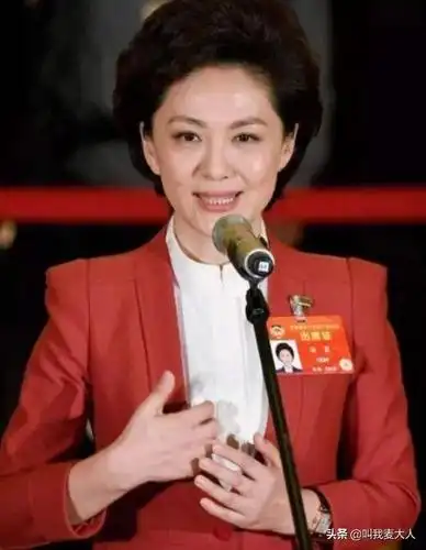 著名主持人海霞嫁大11岁清华教授结婚20年0绯闻幸福无比