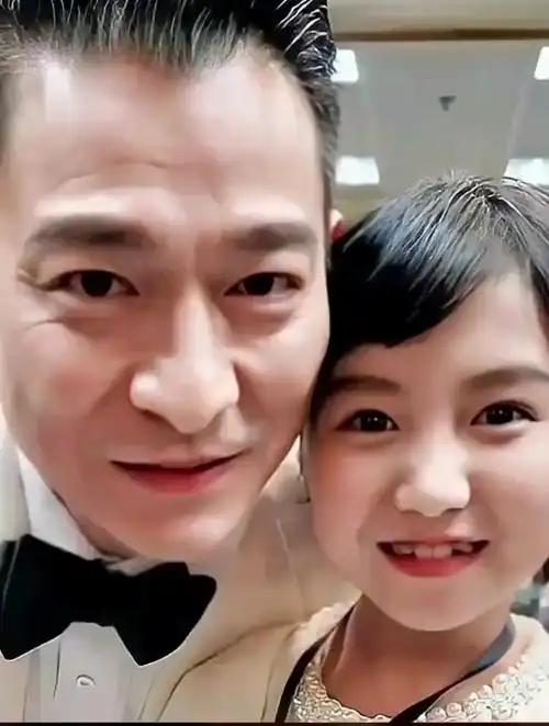 她是含着金钥匙长大的刘德华之女刘向蕙,刘德华人帅钱多