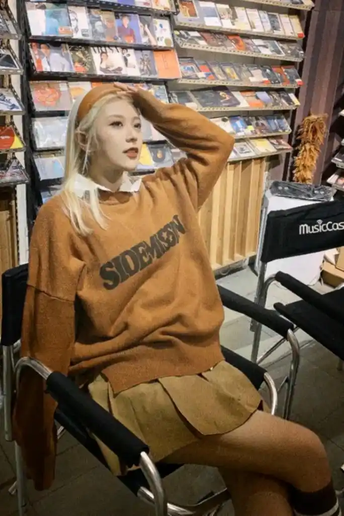 早春焦糖色美式学院风穿搭93.90年代的美式校园风穿搭,借鉴 - 抖音