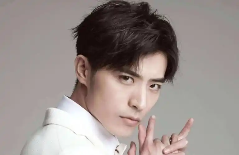 这一部剧甜度不输《下一站是幸福》,徐开聘担任霸道总裁