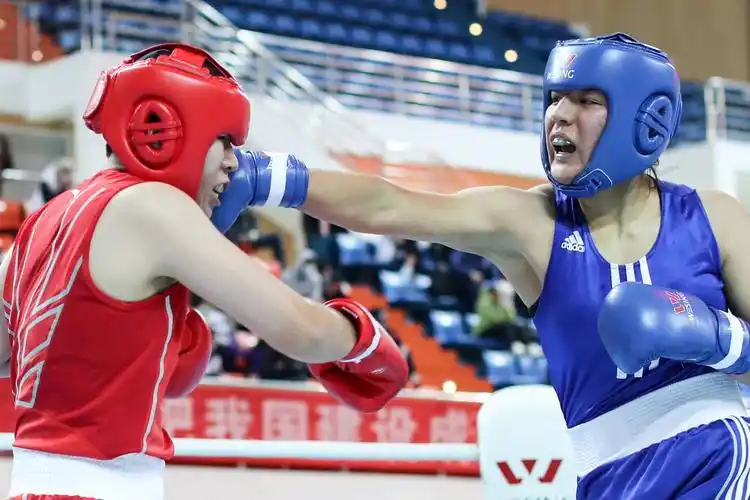 10月21日,宁夏队选手朱晓琳在比赛中.