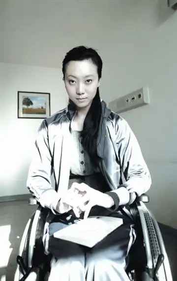 刘岩拍轮椅写真 春晚总导演郎昆呵护女友(图)