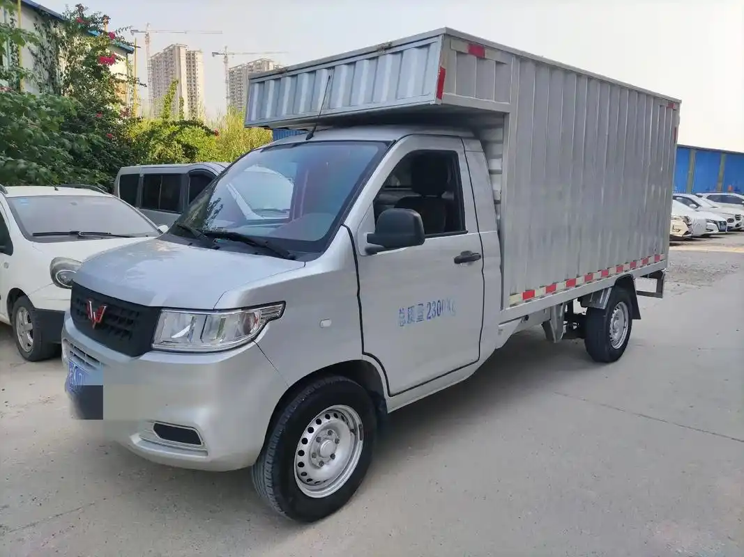 五菱新卡厢式二手货车.20年8月,1.5排量,原装空调,导航 - 抖音